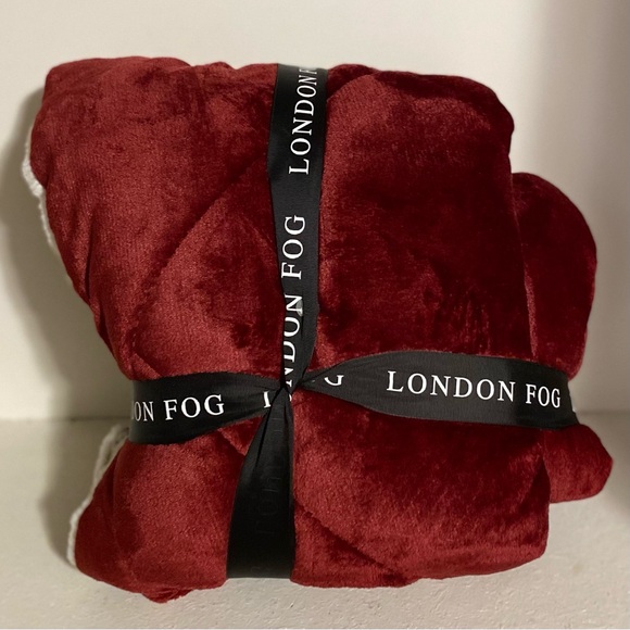 NWT Maroon London Fog Blanket - Picture 2 of 2